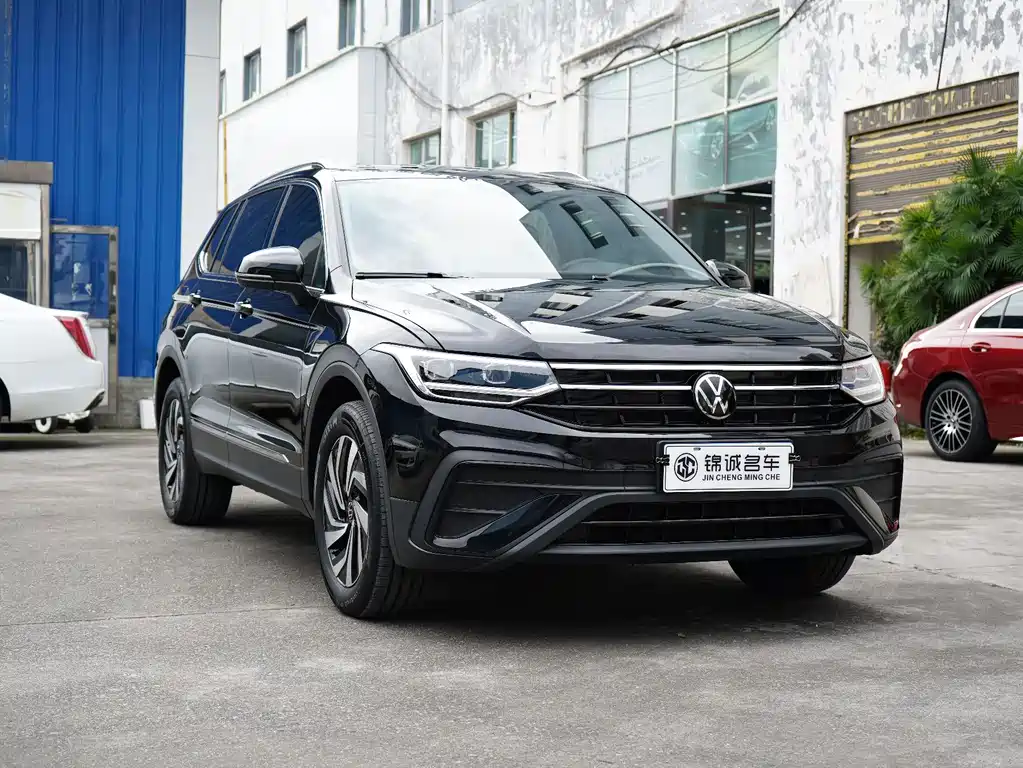 Volkswagen Tiguan L — фото 3