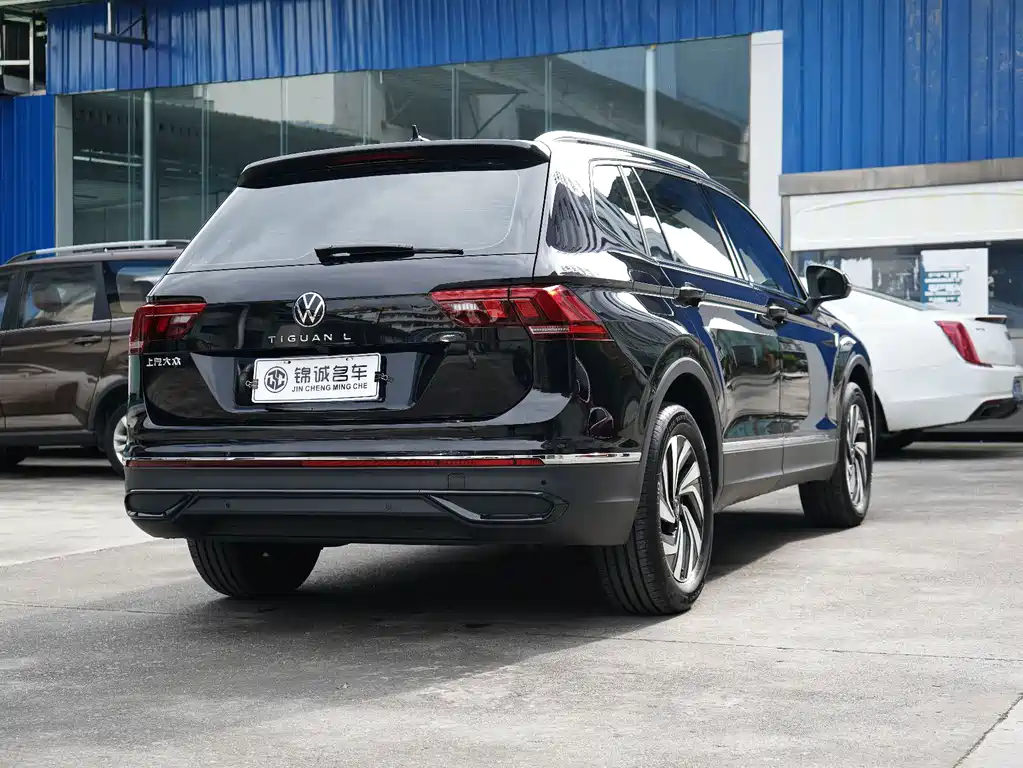 Volkswagen Tiguan L — фото 4