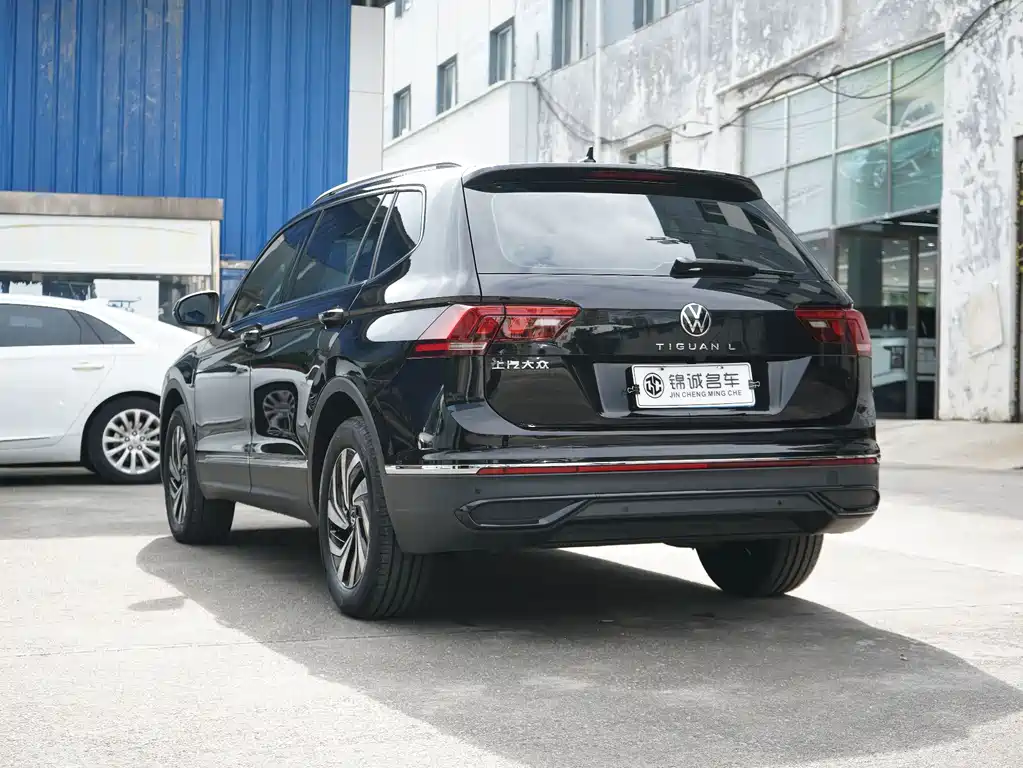 Volkswagen Tiguan L — фото 6