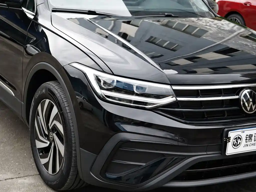 Volkswagen Tiguan L — фото 8