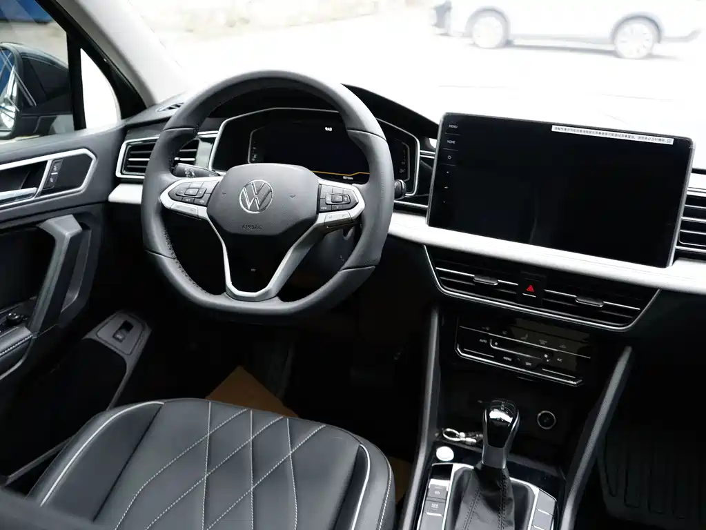Volkswagen Tiguan L — фото 9
