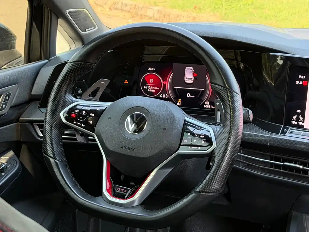Volkswagen Golf GTI — фото 11