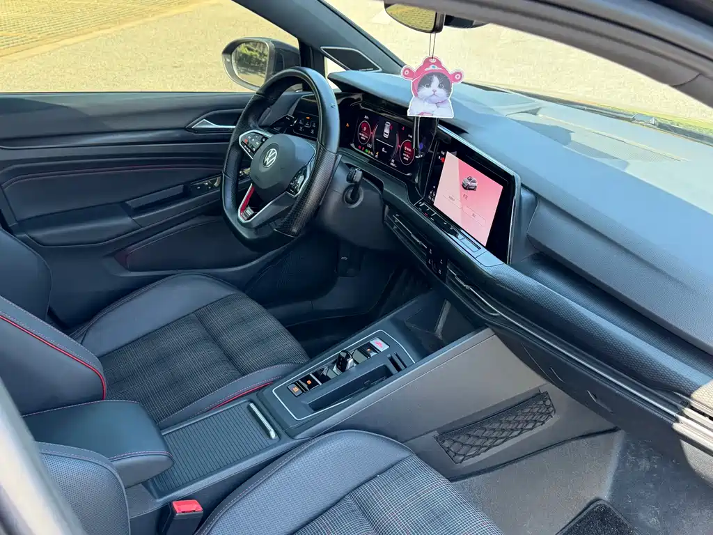 Volkswagen Golf GTI — фото 17