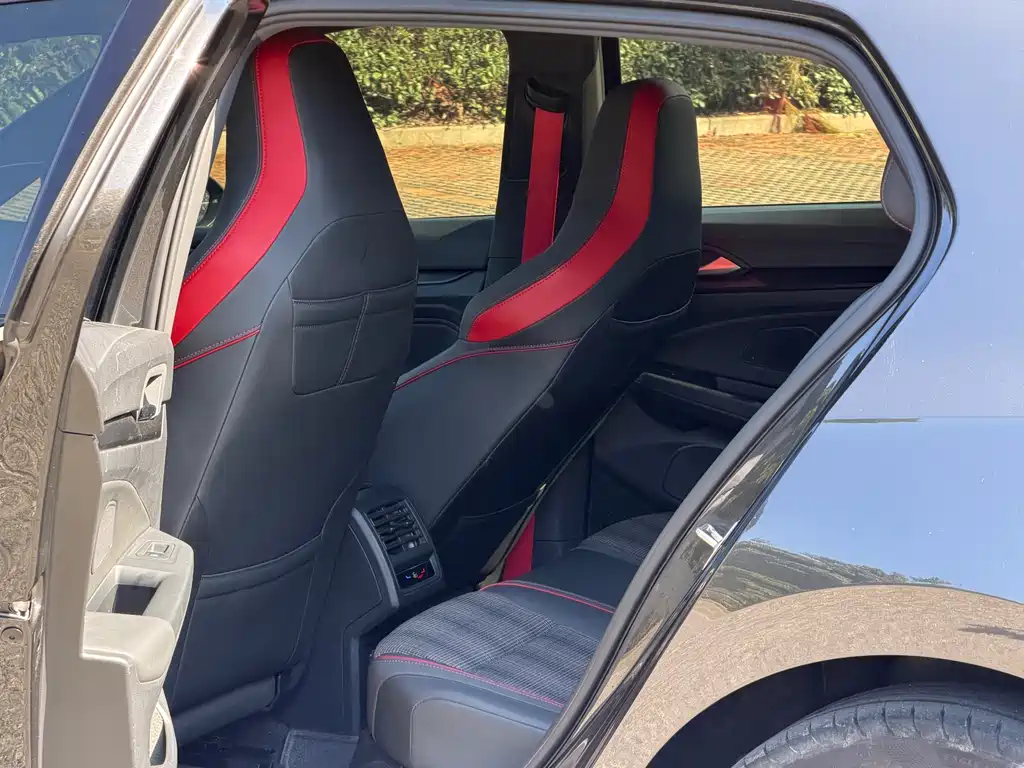 Volkswagen Golf GTI — фото 20