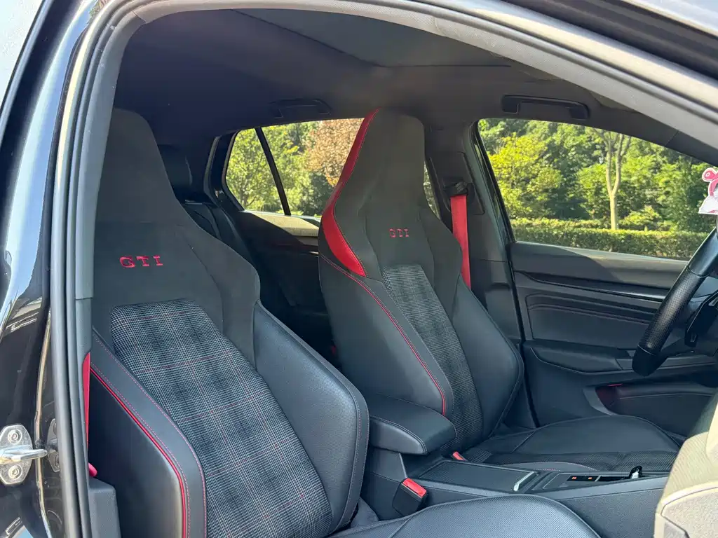 Volkswagen Golf GTI — фото 22