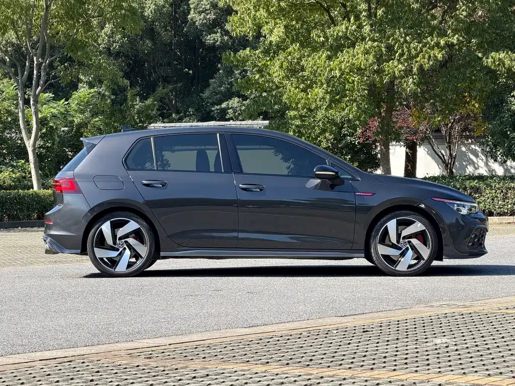 Volkswagen Golf GTI — фото 8