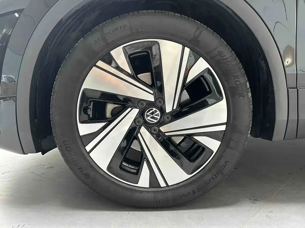 Volkswagen Tiguan L — фото 14