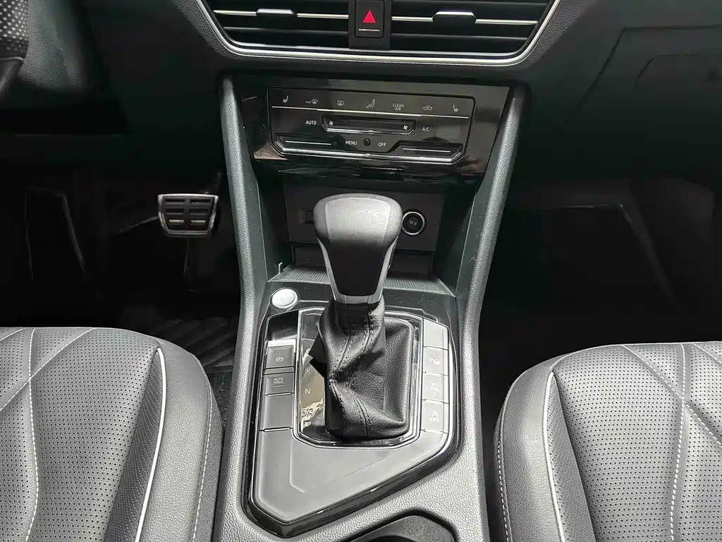 Volkswagen Tiguan L — фото 19