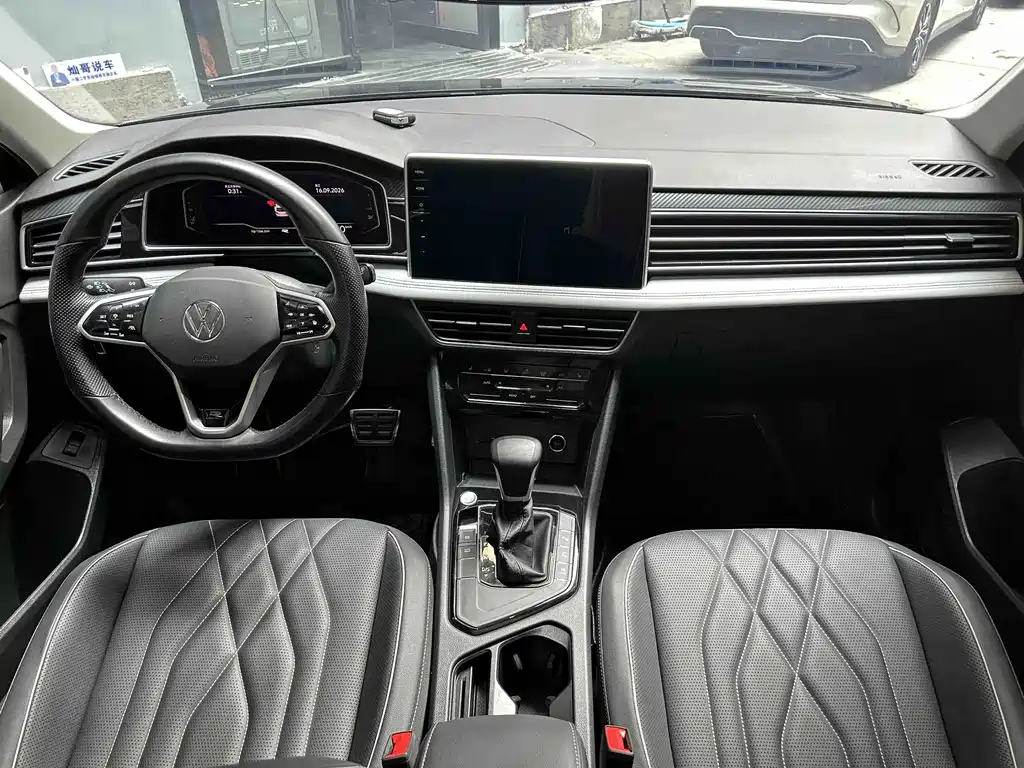 Volkswagen Tiguan L — фото 20
