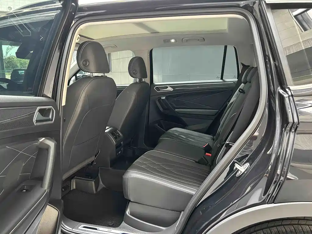 Volkswagen Tiguan L — фото 21