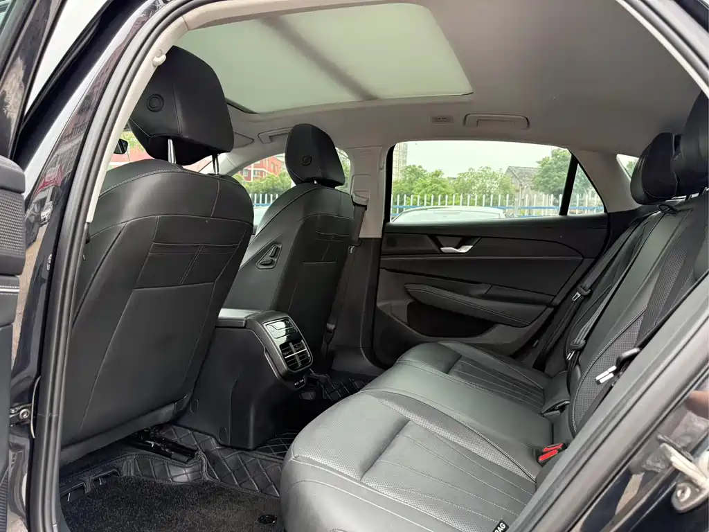 Volkswagen Passat — фото 10