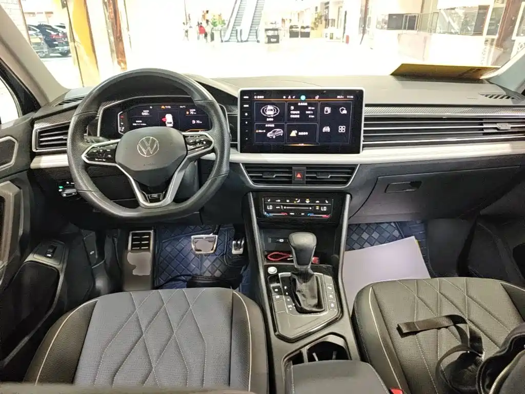 Volkswagen Tiguan L — фото 10