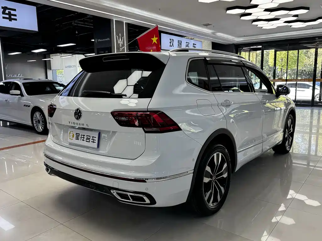 Volkswagen Tiguan L — фото 4