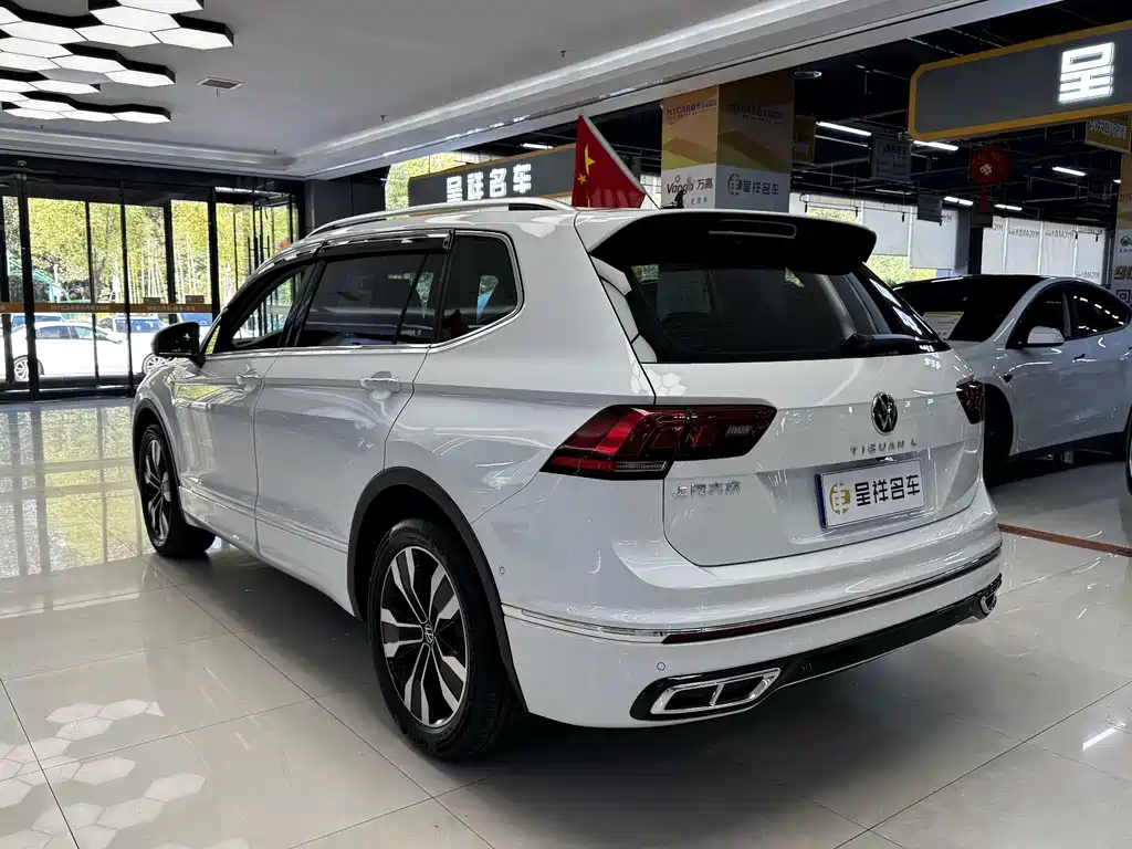 Volkswagen Tiguan L — фото 6