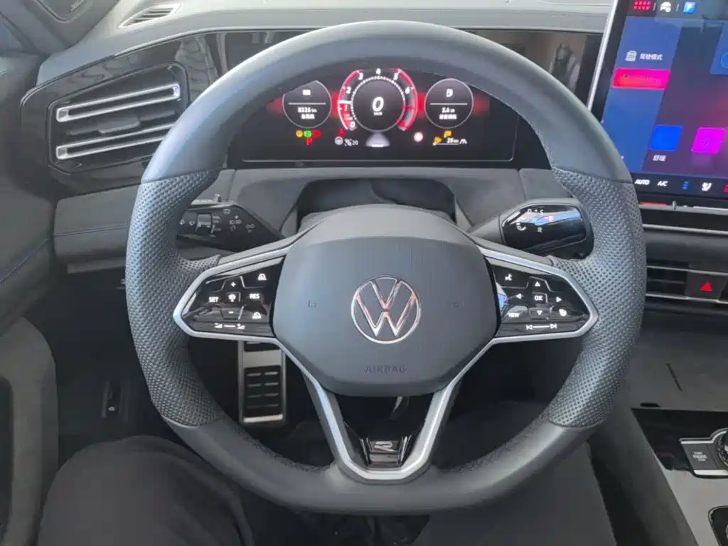 Volkswagen Tiguan L — фото 11