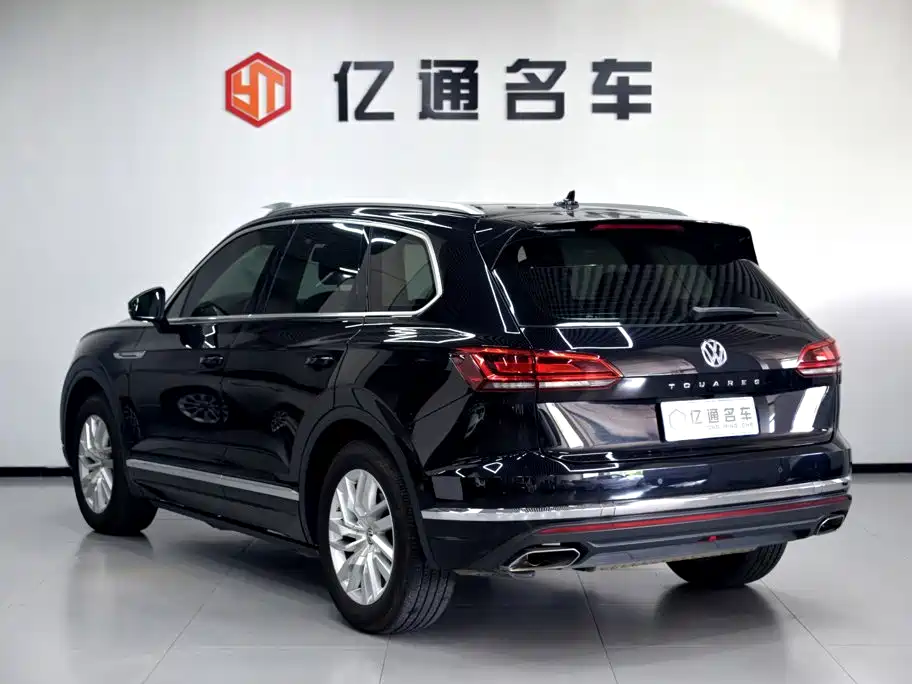 Volkswagen Touareg — фото 23