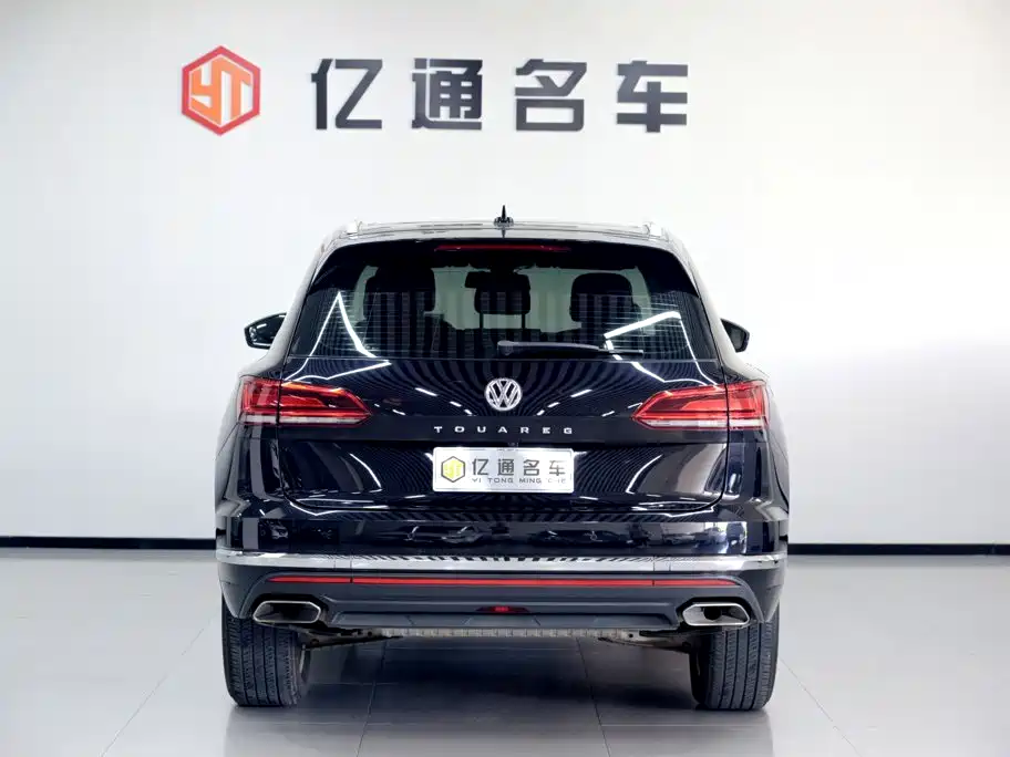 Volkswagen Touareg — фото 24