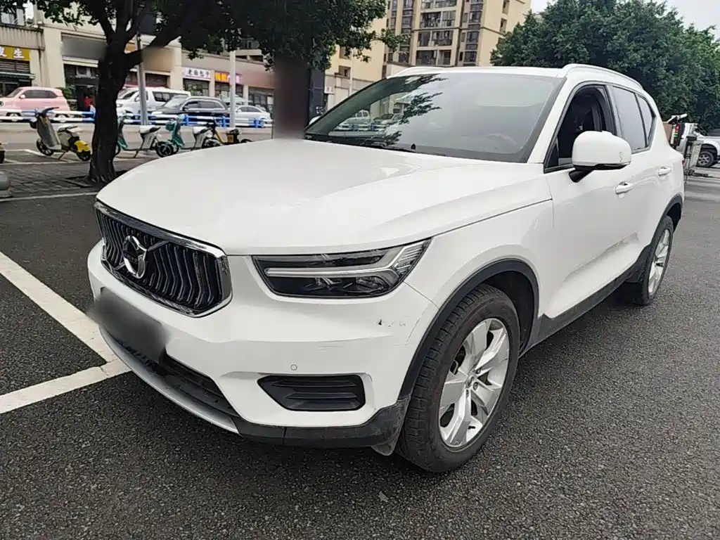 Volvo XC40 — фото 2