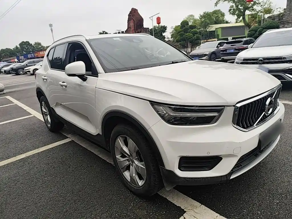 Volvo XC40 — фото 4