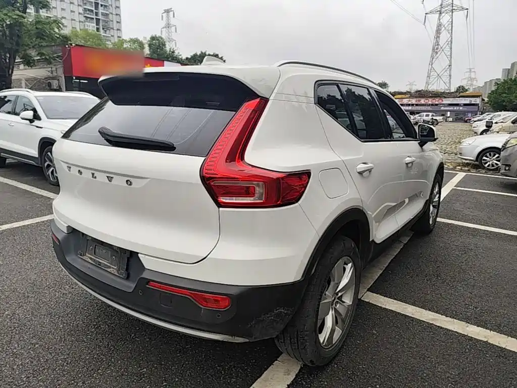 Volvo XC40 — фото 7