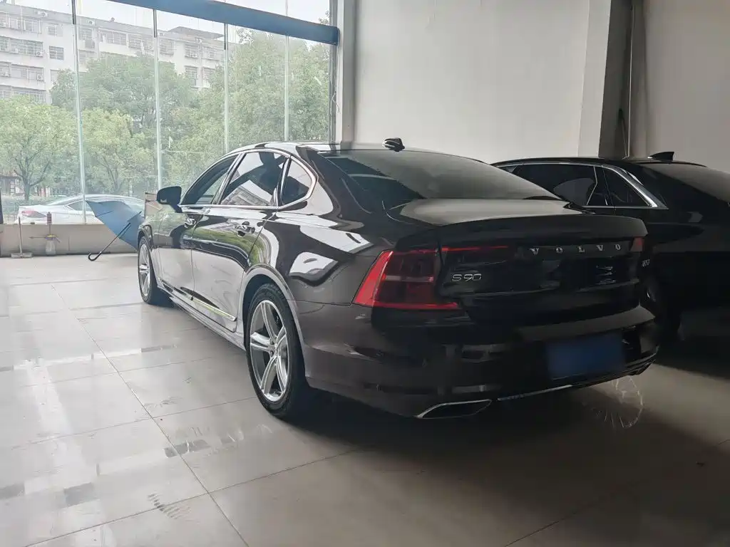 Volvo S90 — фото 10