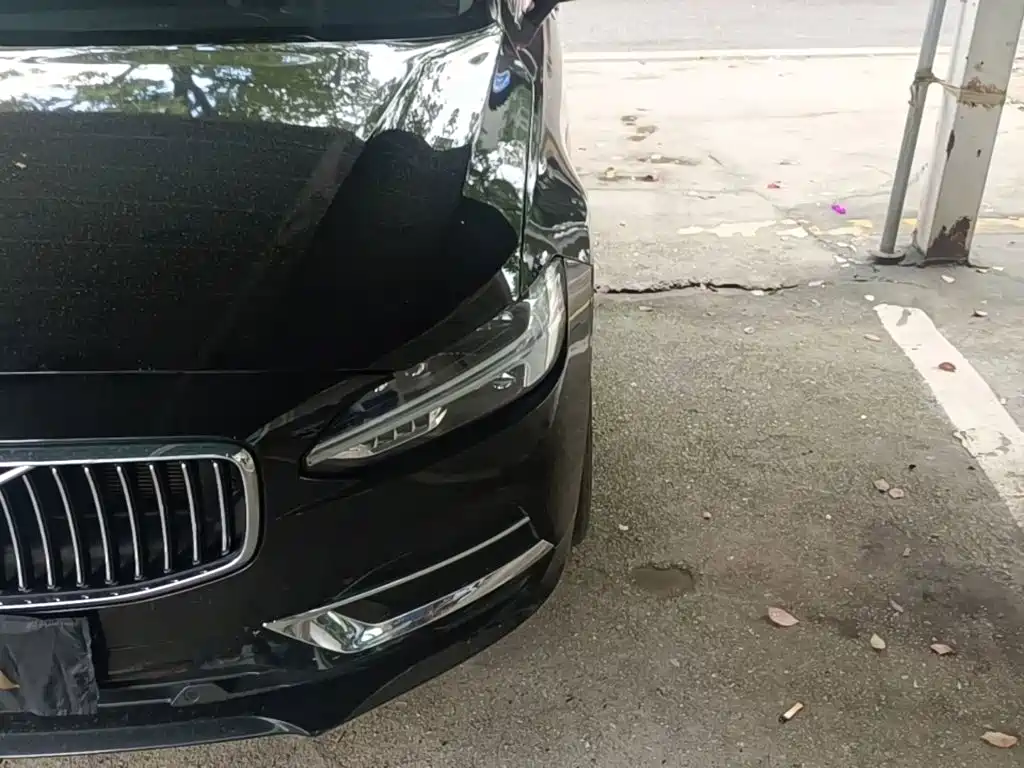 Volvo S90 — фото 24