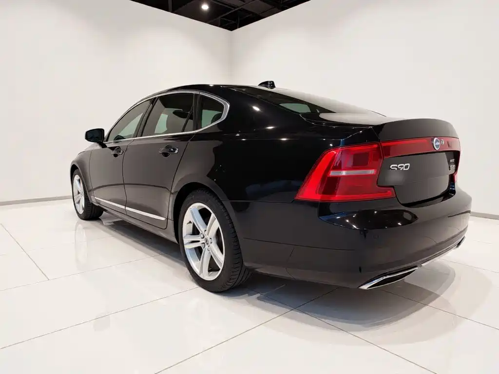 Volvo S90 — фото 4