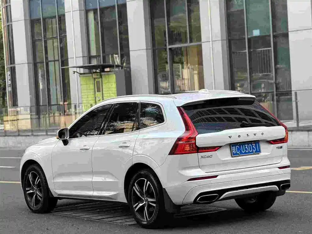 Volvo XC60 — фото 3