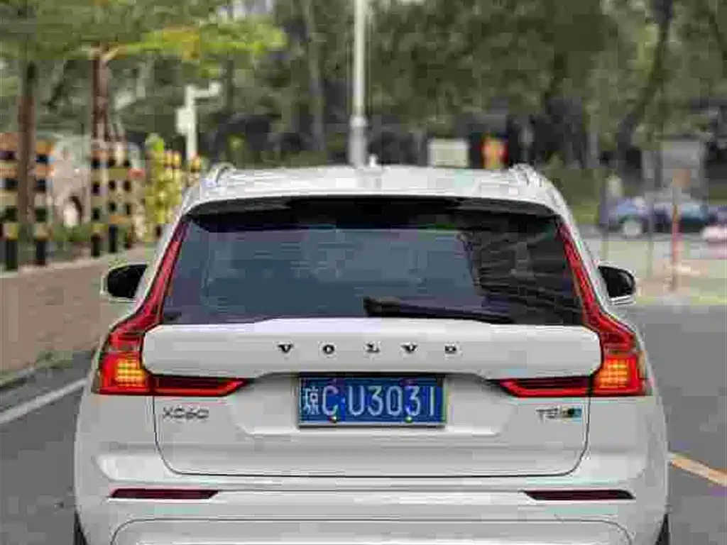 Volvo XC60 — фото 4