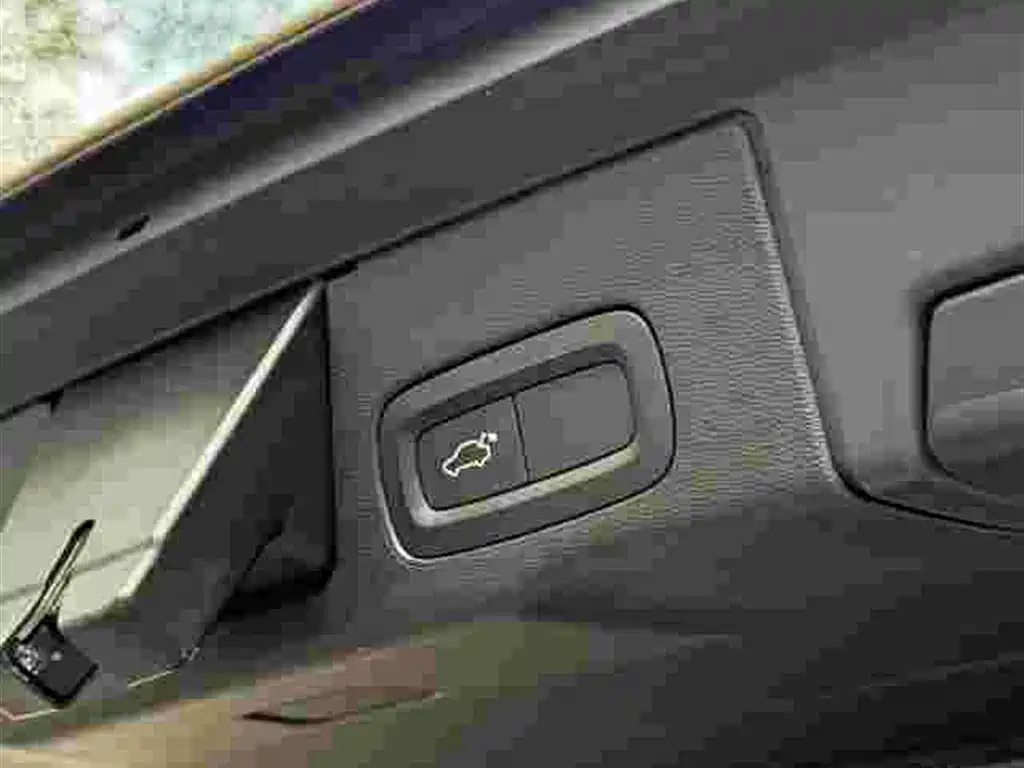 Volvo XC60 — фото 10
