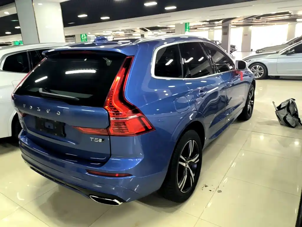 Volvo XC60 — фото 7