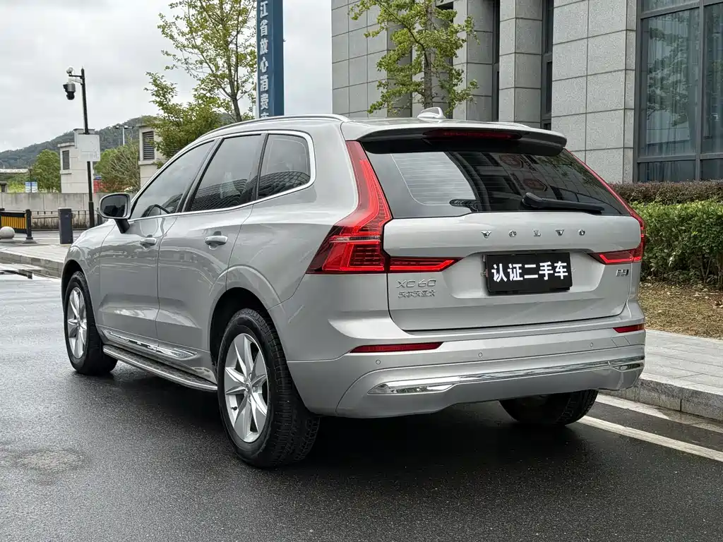 Volvo XC60 — фото 5