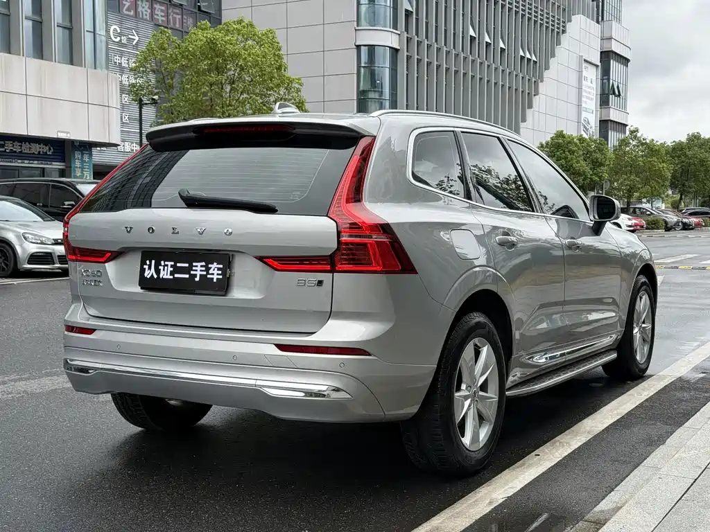 Volvo XC60 — фото 7
