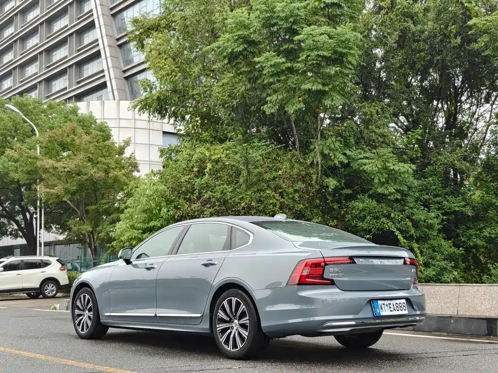 Volvo S90 — фото 7