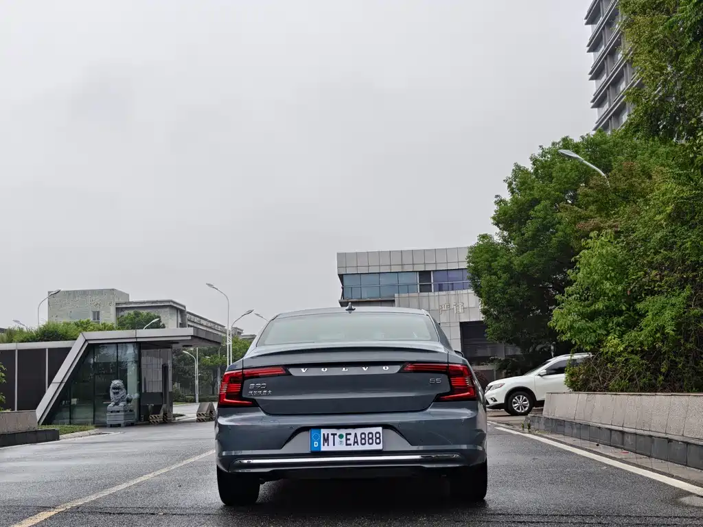 Volvo S90 — фото 8