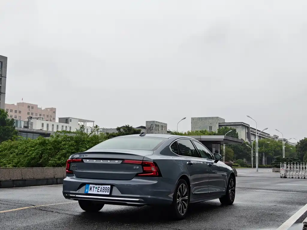 Volvo S90 — фото 9