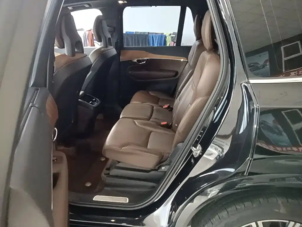 Volvo XC90 — фото 17