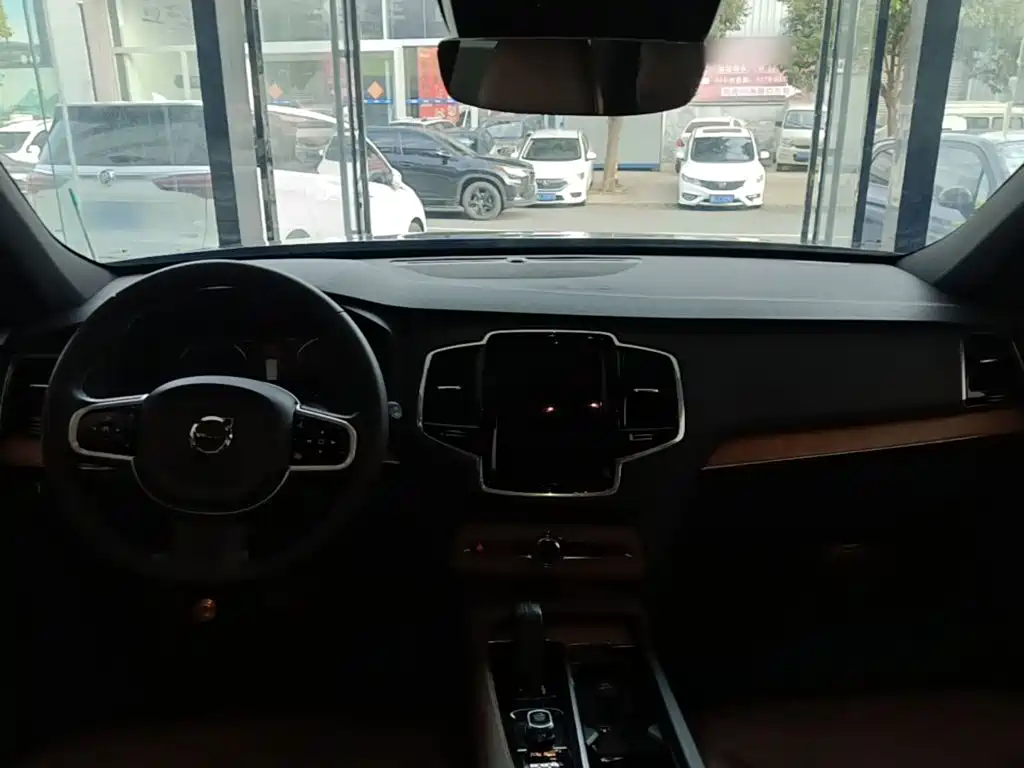 Volvo XC90 — фото 10