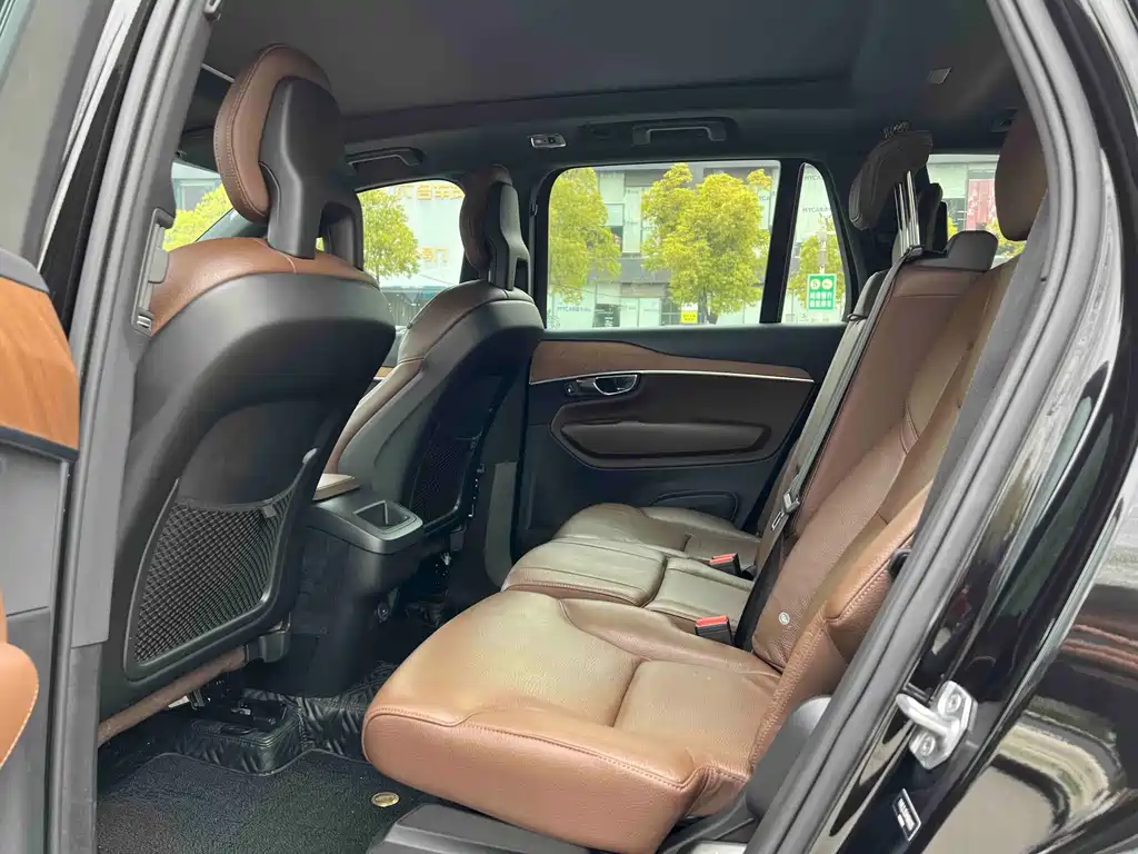 Volvo XC90 — фото 10