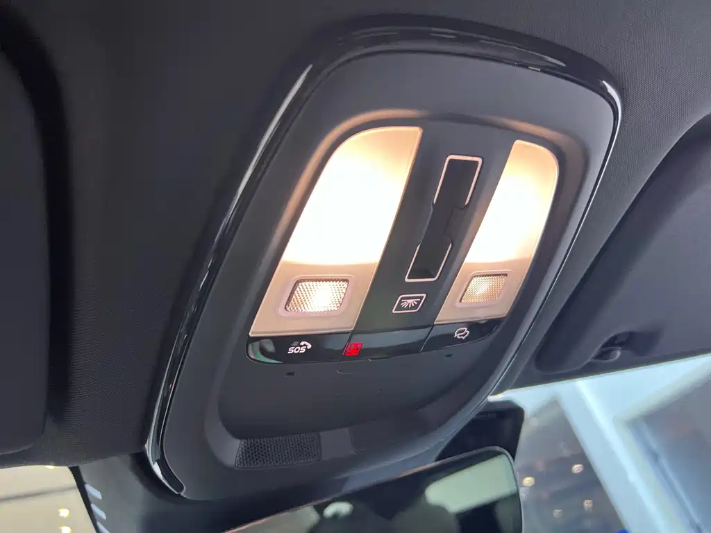 Volvo XC60 — фото 18
