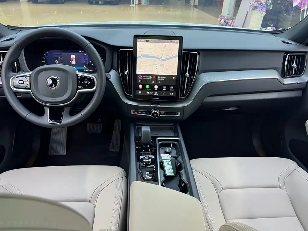Volvo XC60 — фото 20