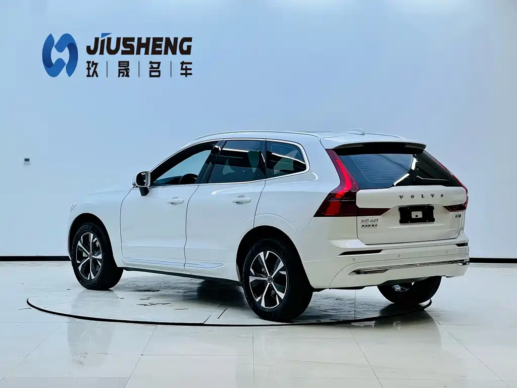 Volvo XC60 — фото 4