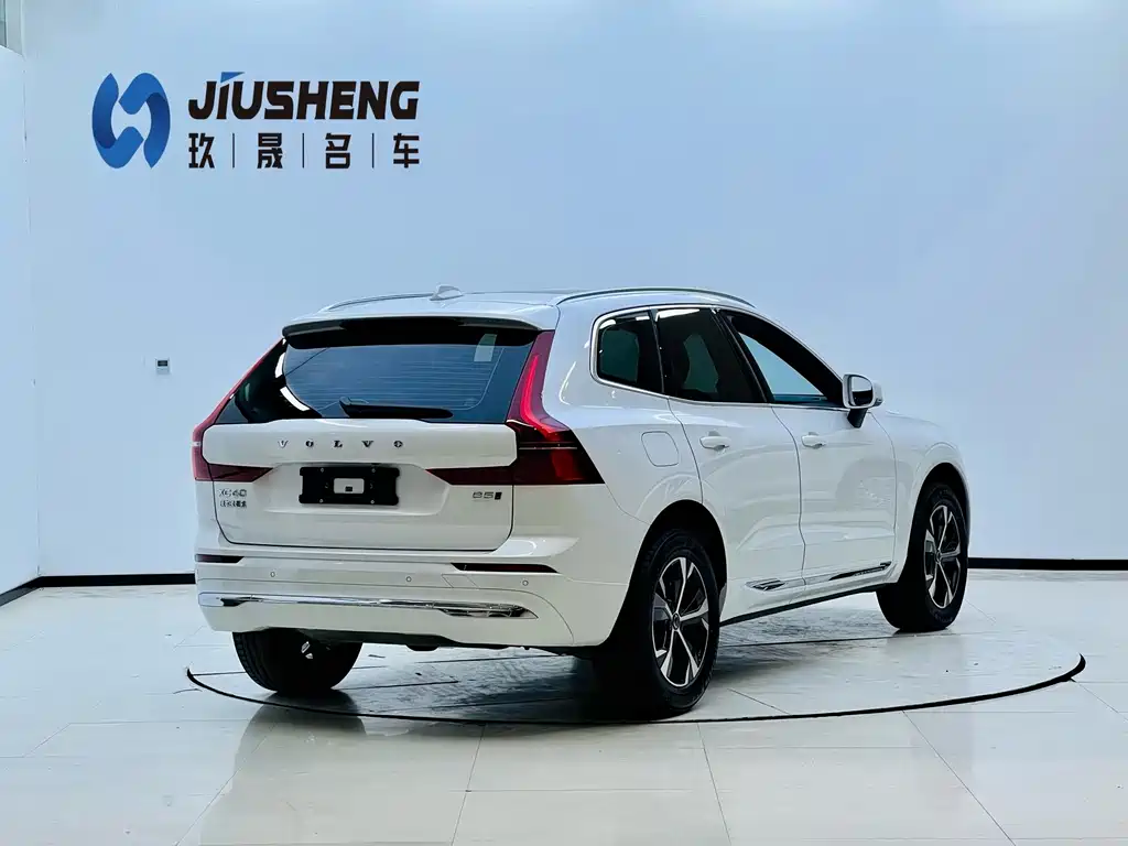 Volvo XC60 — фото 6