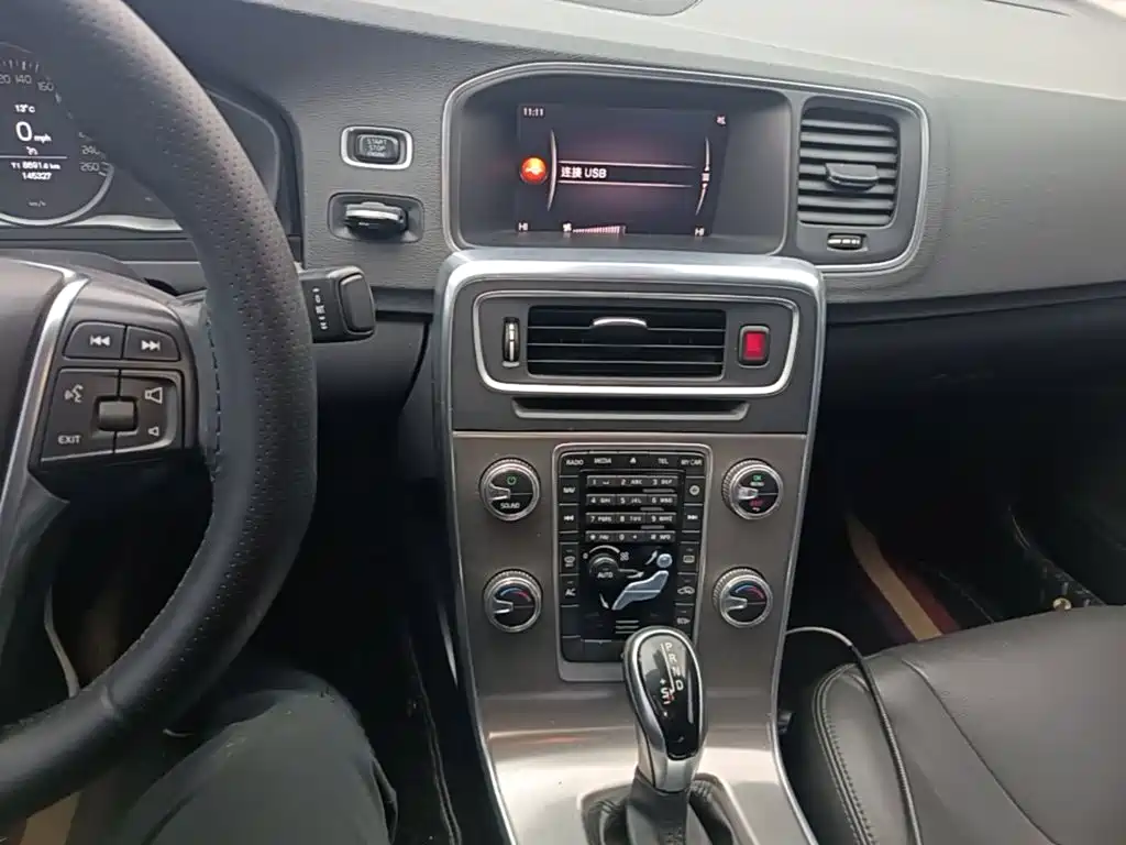 Volvo S60 — фото 13