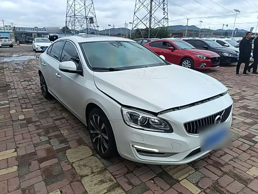 Volvo S60 — фото 4