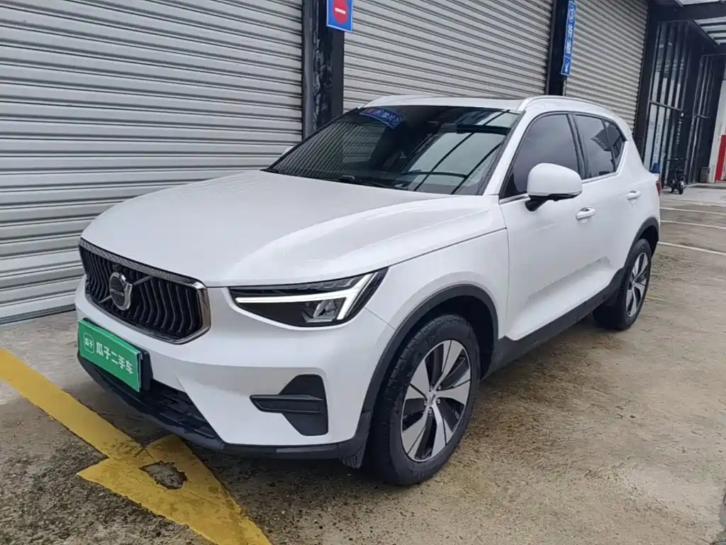 Volvo XC40 — фото 2