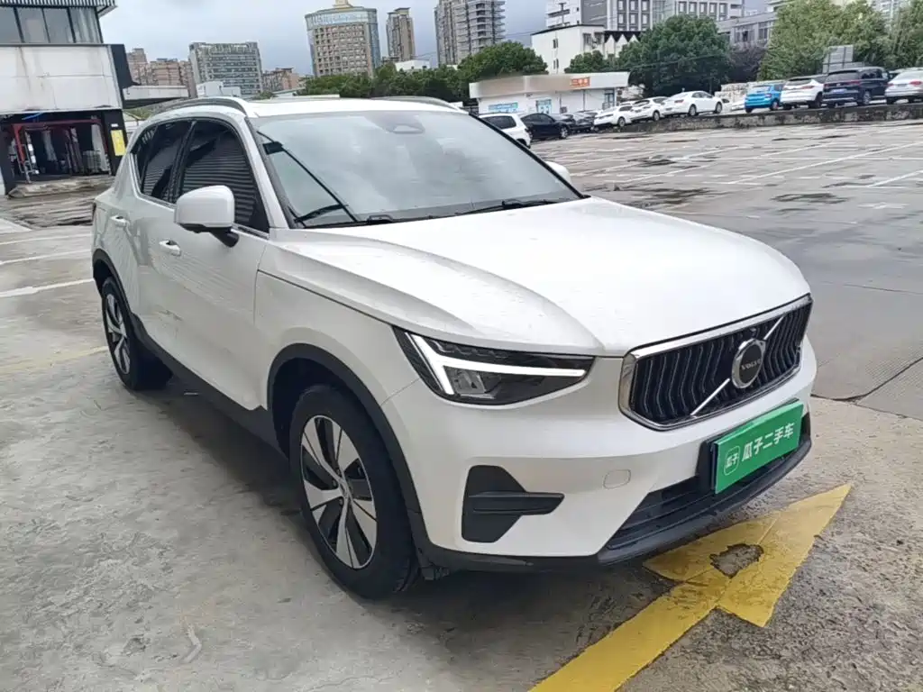 Volvo XC40 — фото 4