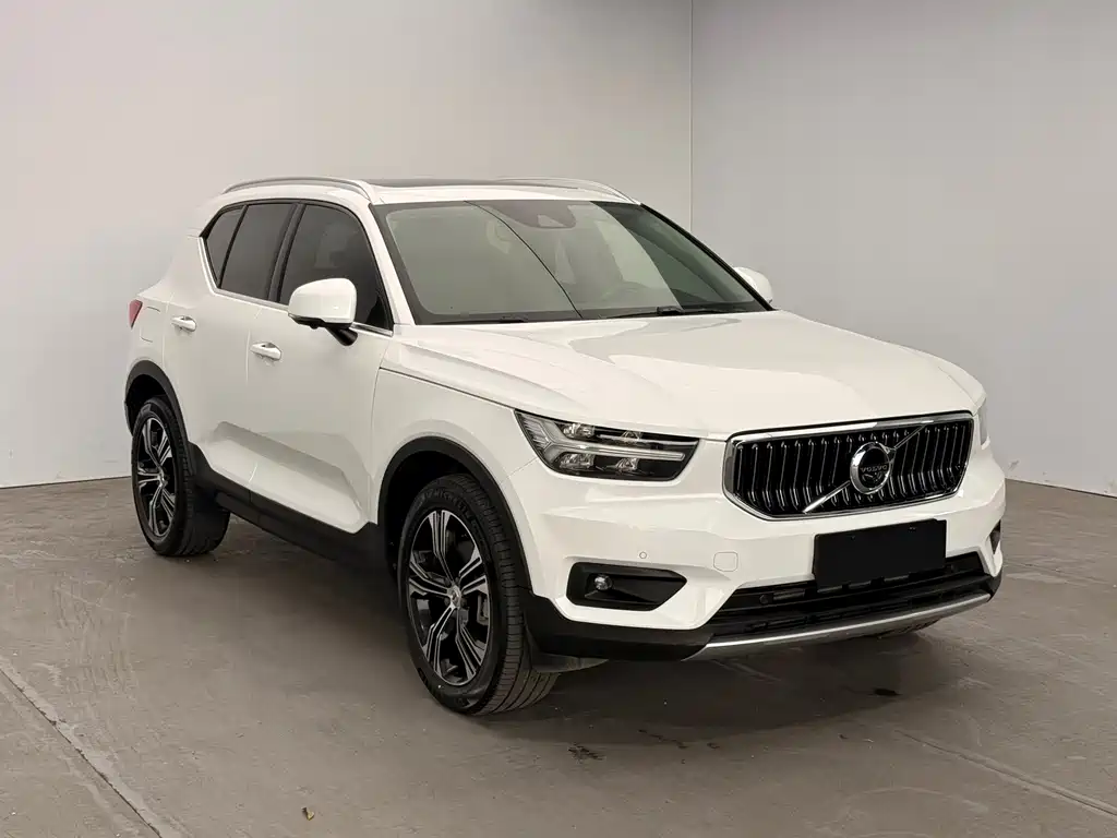 Volvo XC40 — фото 3