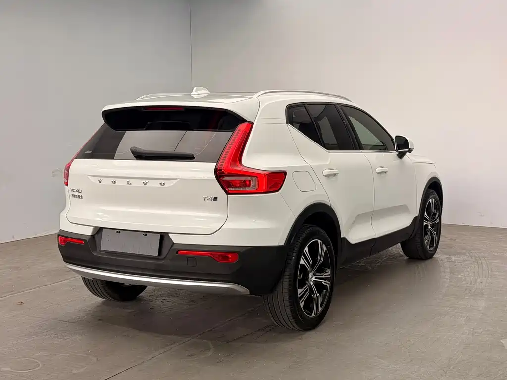 Volvo XC40 — фото 4