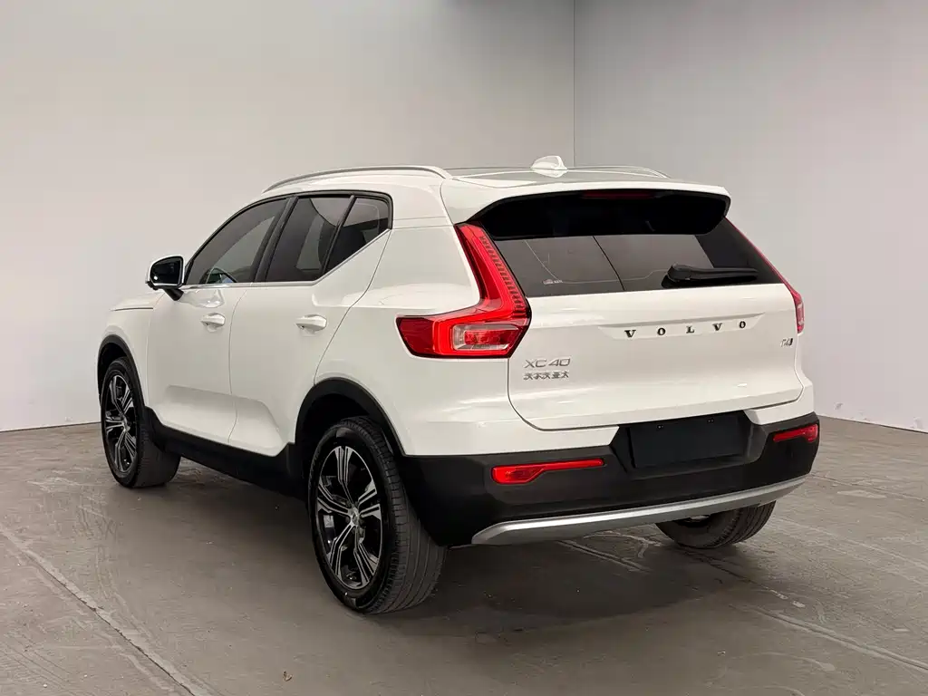 Volvo XC40 — фото 5